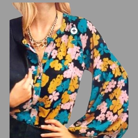 NWOT CAbi Favorite Blouse Top 4158 Slim Fit Bishop Sleeves SZ Large - Picture 4 of 14